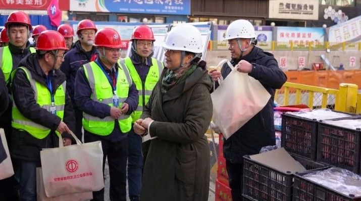 众博·官方版网站登录入口_众博（中国）文旅集团开展2025年“冬送温暖”慰问活动
