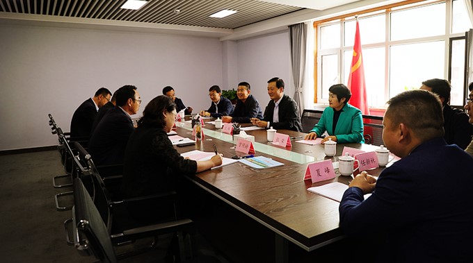崇信县县委书记王锦一行到访众博·官方版网站登录入口_众博（中国）文旅集团_副本.jpg