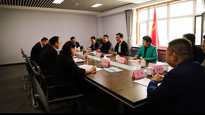 崇信县县委书记王锦一行到访众博·官方版网站登录入口_众博（中国）文旅集团